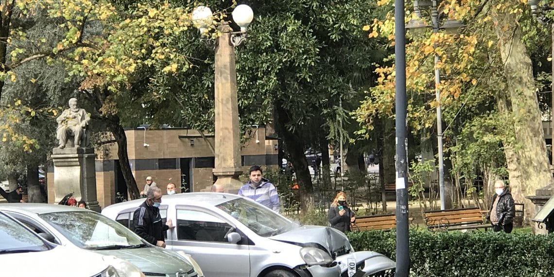 რუსთაველის გამზირზე დღეს 2 ავტოსაგზაო  შემთხვევა მოხდა (+ფოტო)
