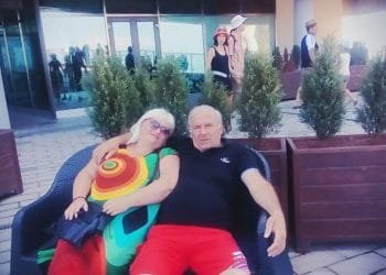 სკოლის მერხიდან ერთ ადამიანთან ერთად მოდიოდა, სულ ხუთი საათით დაშორდნენ ერთმანეთს შემდეგ კი ერთად გაემართნენ იმქვეყნიურ მარადისობაში – რას წერს კონტუათის სკოლა გარდაცვლილი ცოლ-ქმრის შესახებ