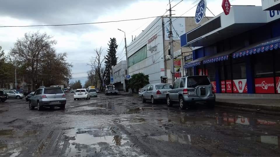 მანქანები ხომ მოისპო და ქვეითებზეც იფიქრეთ – როდის დასრულდება ქუთაისში, წერეთლისა და აღმაშენებლის ქუჩების მოწყობა (+ფოტო)