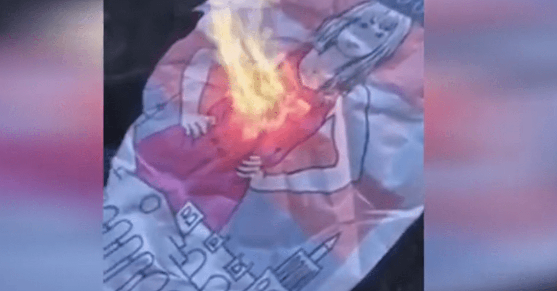 თბილისში გარდაცვლილი ტრანსგენდერების ხსოვნის საპატივსაცემო ბანერი დაწვეს