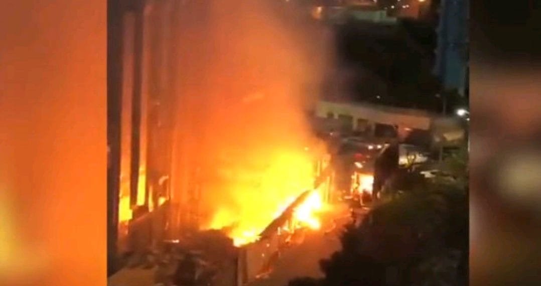 ”აქსის თაუერის“ შენობასთან ხანძარი იყო