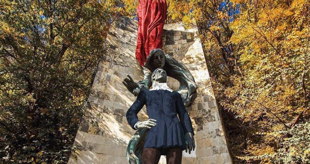 გალაკტიონი, აკაკი – ნახეთ ქუთაისელი არტისტის მიერ ძეგლებისთვის ნაჩუქარი მეორე სიცოცხლე (+ფოტო)