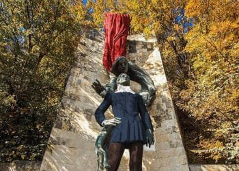 გალაკტიონი, აკაკი – ნახეთ ქუთაისელი არტისტის მიერ ძეგლებისთვის ნაჩუქარი მეორე სიცოცხლე (+ფოტო)