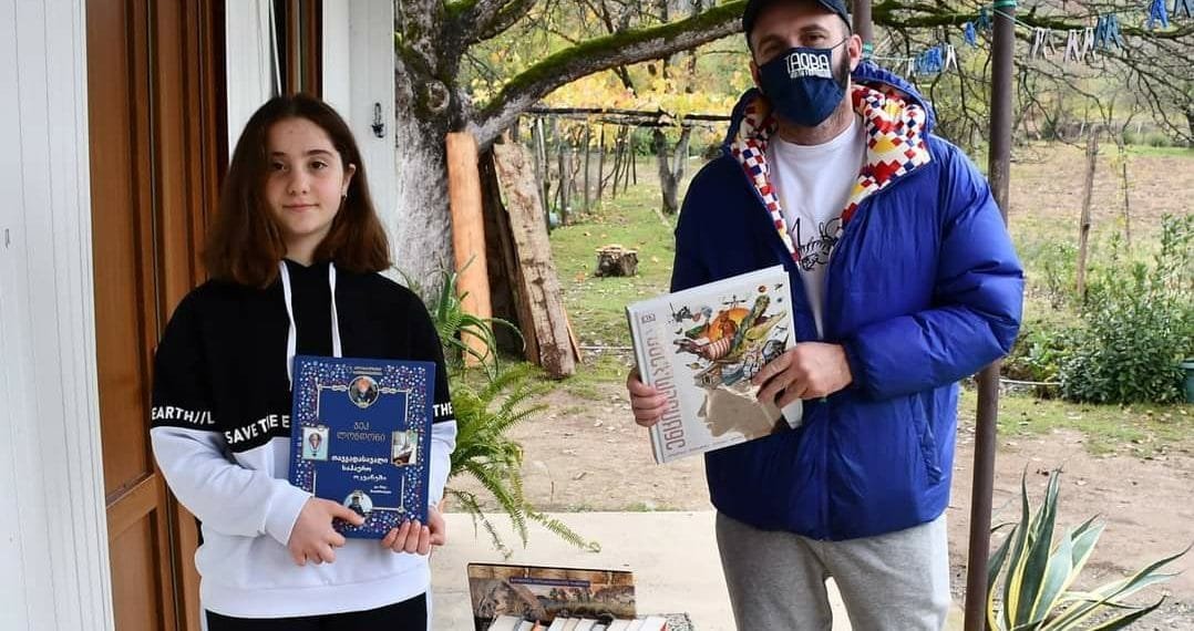 გოგონა, რომლის მთელი ოჯახი ხელვაჩაურში მეწყერს შეეწირა, გურული დღიურების ფონდიდან სტიპენდიას მიიღებს