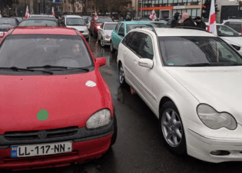 “ნაციონალური მოძრაობის” მხარდამჭერები ავტოკოლონებით მსვლელობას მართავენ