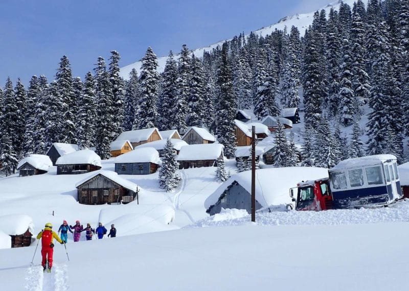 ბახმაროში დაახლოებით 200 ადამიანი ჩარჩა, მათი გამოყვანა ამ დრომდე ვერ ხერხდება