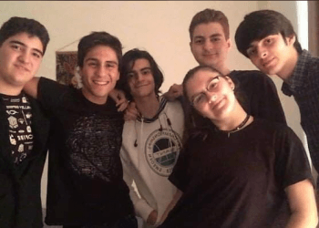 “სანამ ეპიდემია მძვინვარებს და პოლიტიკოსები ,,სკამებისთვის იბრძვიან’’, მოსწავლეები უფრო სერიოზული საქმეებით არიან დაკავებულნი” – ოქროს მედალი ქართველებს