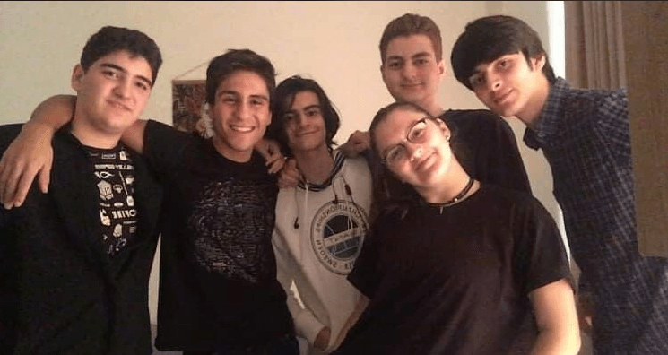 “სანამ ეპიდემია მძვინვარებს და პოლიტიკოსები ,,სკამებისთვის იბრძვიან’’, მოსწავლეები უფრო სერიოზული საქმეებით არიან დაკავებულნი” – ოქროს მედალი ქართველებს