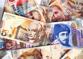 ლარი ისევ დაეცა