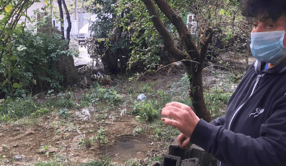 ჭაობში ვცხოვრობთ, დატბორილი ვართ – რა ხდება ავტოქარხნის დასახლებაში (+ვიდეო)