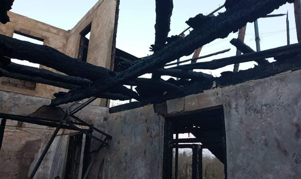 ”კედლები დაგესიზმრება მონატრებისგან’- ლანჩხუთში საცხოვრებელი სახლი მთლიანად დაიწვა (+ფოტო)