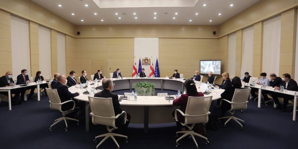 რამდენი ხანი უნდა გაჩერდნენ სავალდებულო საკარანტინო სივრცეში პირები, რომლებიც ბოლო 14 დღის განმავლობაში იყვნენ დიდ ბრიტანეთში