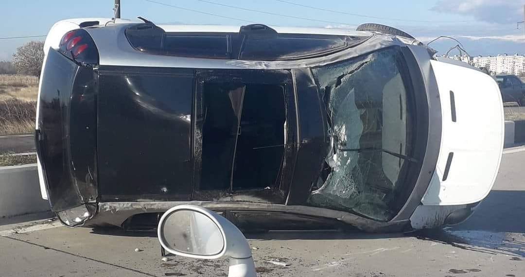 ავტომობილი ამოტრიალდა – ავარია ქუთაისში  (+ფოტო)