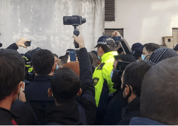 აჭარის მთავრობის სახლთან მიმდინარე აქციაზე პოლიციამ კიდევ ორი პირი დააკავა