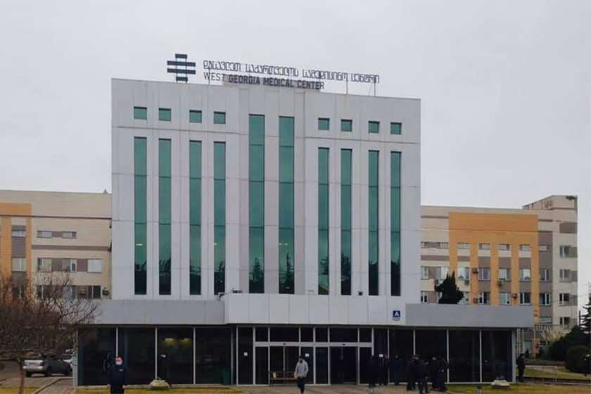 ქუთაისის ინტერვენციული მედიცინის ცენტრში გარდაცვლილი 23 წლის ახალგაზრდის ოჯახის წევრები ექიმის პასუხისმგებლობის საკითხის დაყენებას მოითხოვენ