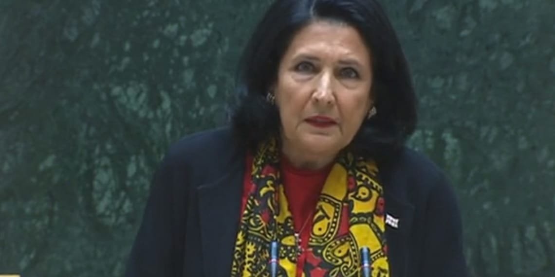 „დავიღალეთ“ ერთ წრეზე ბრუნვით! …„დავიღალეთ“ მუდმივი ბრძოლით…„დავიღალეთ“ გაუთავებელი ლანძღვით”-პრეზიდენტის სიტყვა პარლამენტში