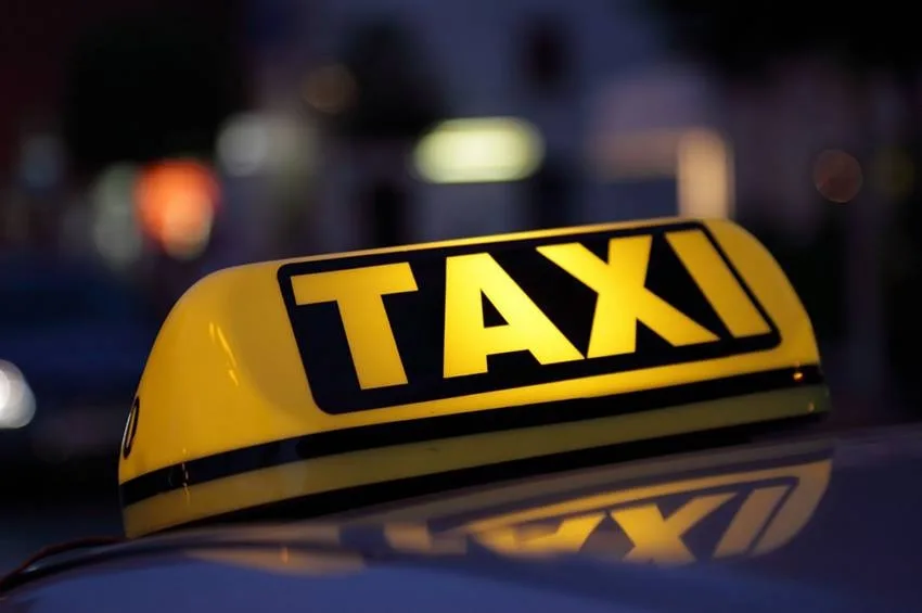 კოვიდინფიცირებული ტაქსის მძღოლი მგზავრებს ემსახურებოდა