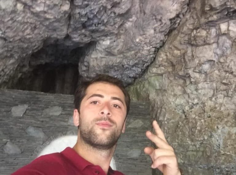 სანამ გაიყინებოდა ხელები გავუთბეთ, სახე დავუზილეთ, მაგრამ ვერაფერი ვუშველეთ – რას ყვება გომის მთაზე გაყინული ბიჭის მეგობარი