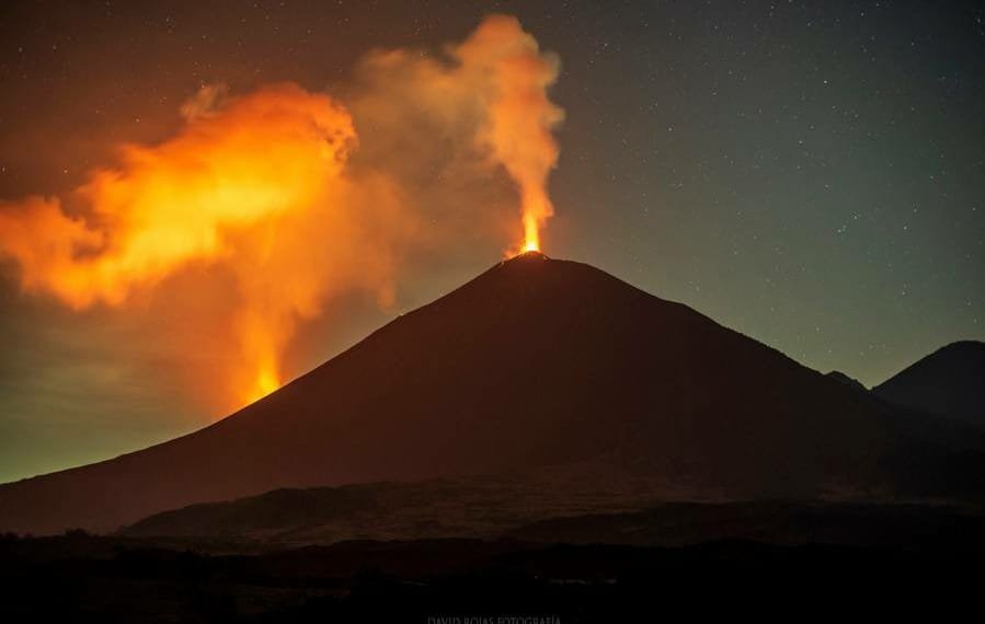 გვატემალაში ჰაკაიას  ვულკანიდან ლავა უკვე 50 დღის განმავლობაში იფრქვევა