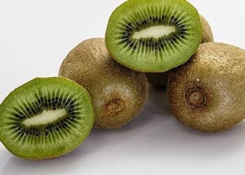 როგორ ვაქციოთ კივი თავის მოვლის რუტინის ნაწილად