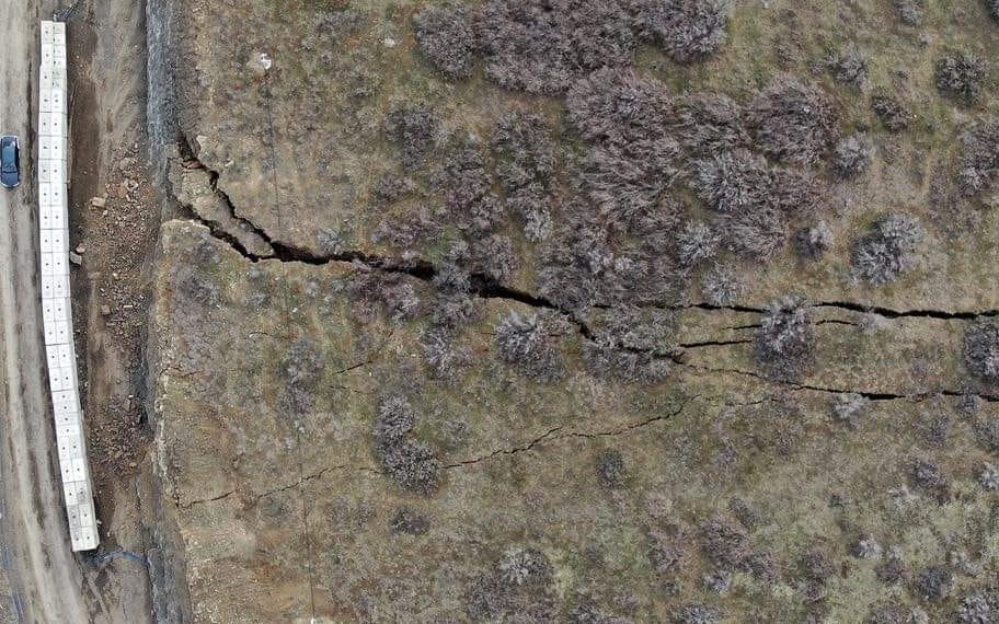 სავარაუდოდ 2 და 3 დღის ამბავი არაა ამისი ამოძრავება, უბრალოდ ახლა მიხვდნენ რომ შეიძლება ცუდად დამთავრდეს – რა ხდება ვაშლიჯვრის და ნუცუბიძის დამაკავშირებელ გზაზე (+ფოტო)