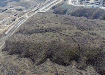 სავარაუდოდ 2 და 3 დღის ამბავი არაა ამისი ამოძრავება, უბრალოდ ახლა მიხვდნენ რომ შეიძლება ცუდად დამთავრდეს – რა ხდება ვაშლიჯვრის და ნუცუბიძის დამაკავშირებელ გზაზე (+ფოტო)