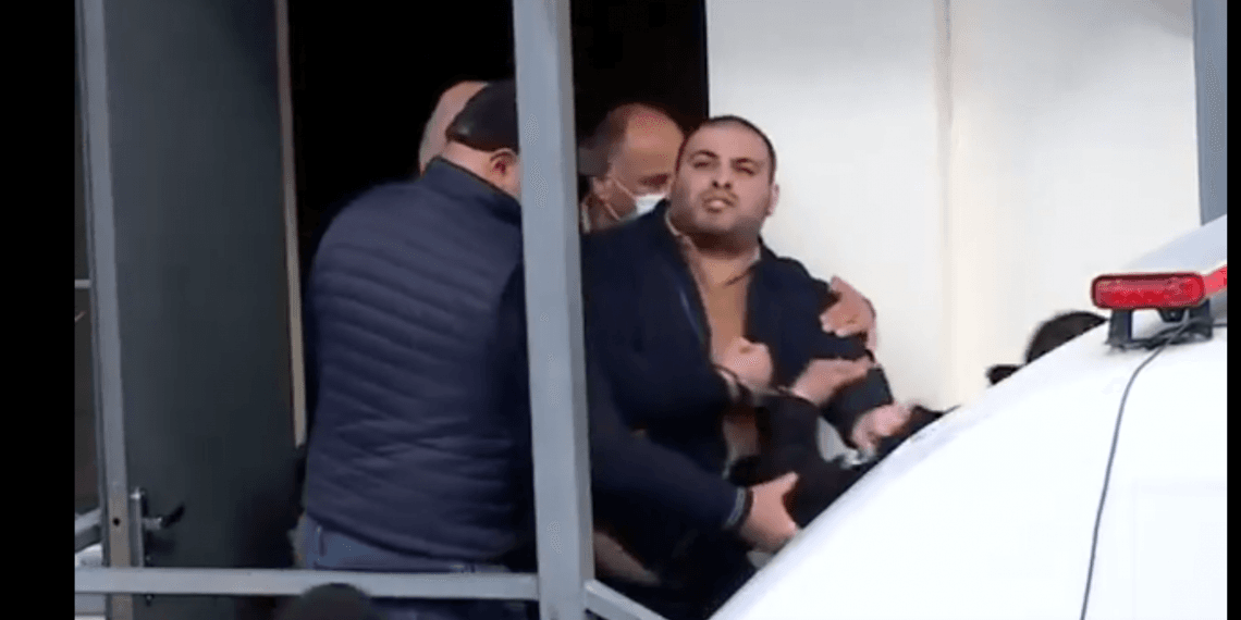 ვიდეო: ბრალდებულები ციხეში გადაიყვანეს – ისინი მოსამართლე ბიძინა სტურუას აგინებენ
