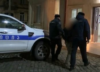 მეგობარს სხეულზე ჭრილობები მიაყენა და შემთხვევის ადგილიდან მიიმალა – ქუთაისში ერთი პირი დააკავეს (+ვიდეო)