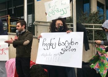 ”ჩვენ რა დაგიშავეთ?“, „რატომ დაგავიწყდით“ – თბილისში აქცია მიმდინარეობს