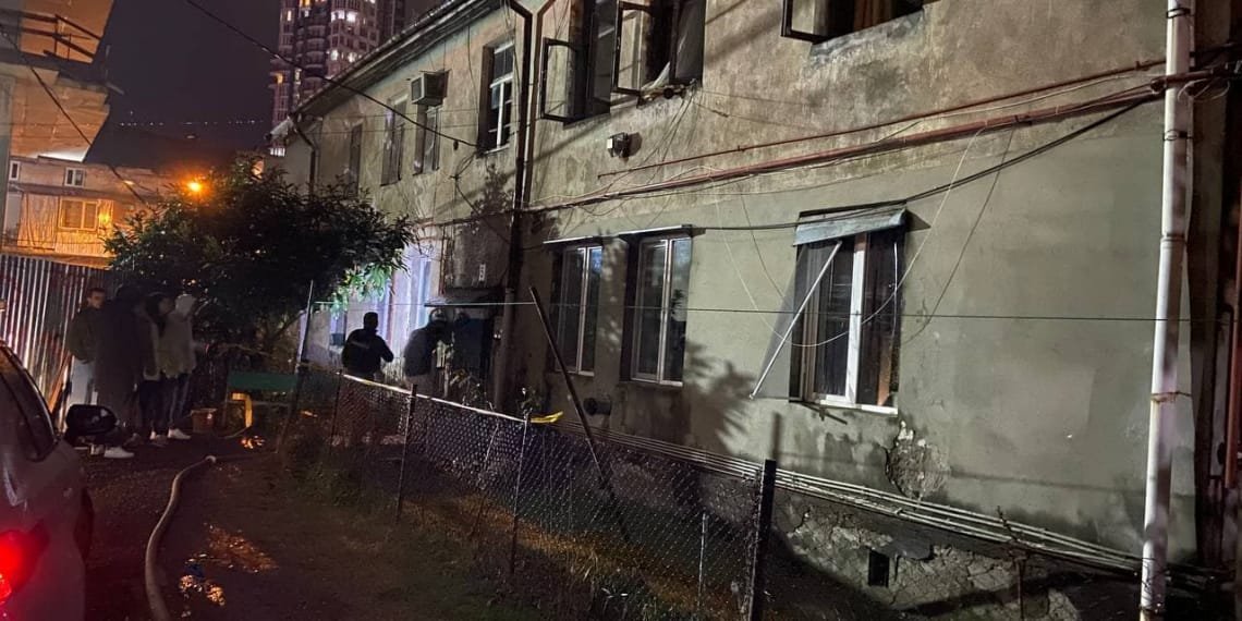 ცეცხლმოკიდებული ბინიდან მამაკაცის გამოყვანა ვერ მოასწრეს