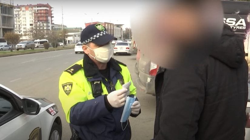 ღია სივრცეში პირბადის გამოუყენებლობისთვის გამოწერილი ჯარიმა საჩხერის რაიონულმა სასამართლომ უკანონოდ სცნო