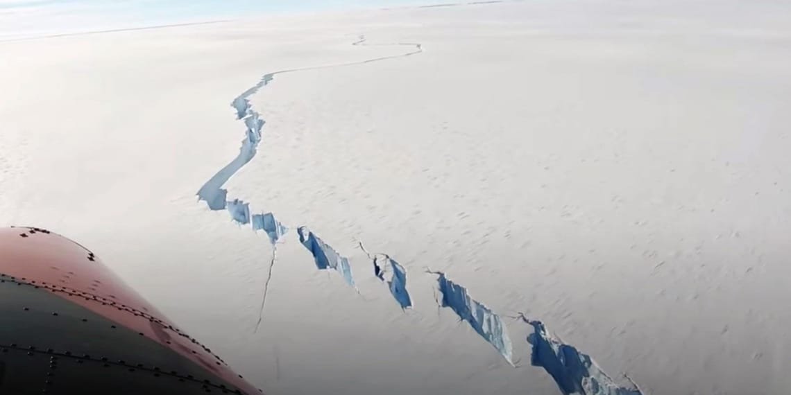 ნახეთ ანტარქტიდას 1,200-ზე მეტი კვ.კმ ფართობის აისბერგი გამოეყო (+ვიდეო)