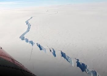 ნახეთ ანტარქტიდას 1,200-ზე მეტი კვ.კმ ფართობის აისბერგი გამოეყო (+ვიდეო)