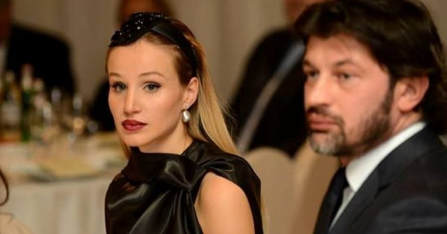 ანუკი არეშიძე კლინიკიდან კახი კალაძის ფოტოებს აქვეყნებს