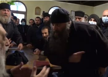დაიწყეს სიტყვიერი დაპირისპირება, ისმოდა პროვოკაციული შეძახილები – საპატრიარქო ჭყონდიდის ეპარქიაში მომხდარ დაპირისპირებაზე