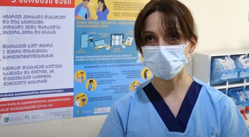 რას ამბობდა ექთანი ვაქცინაზე, რომელიც კომაში ჩავარდა (+ვიდეო)