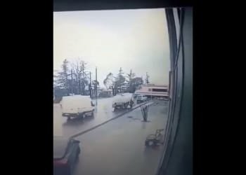ვრცელდება კადრები, როგორ დაეჯახა ზუგდიდი-თბილისის მატარებელი დეპუტატის მანქანას
