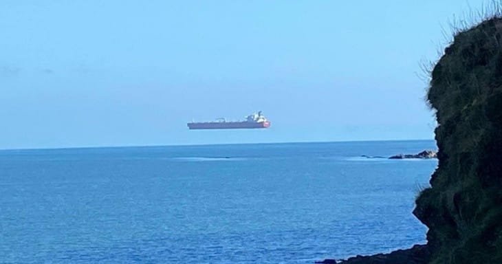 ნამდვილად დაფრინავს თუ არა გემი დიდი ბრიტანეთის სანაპიროზე