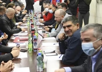 ოპოზიციური პარტიების ლიდერები ერთმანეთს ხვდებიან