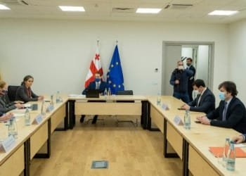 “ქართულ ოცნებასა“ და ოპოზიციურ პარტიებს შორის შეხვედრა ჩაინიშნა