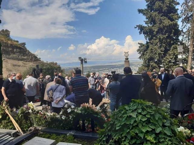 …ეს ერთადერთი ფოტოა, რომელიც გუშინ მთაწმინდაზე გადავიღე.”-ნანული ცხვედიანი. 