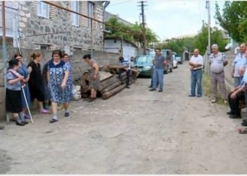 ქურდების შიშით ღამით ვეღარ იძინებენ – მოსახლეობა ქუჩაში გამოვიდა
