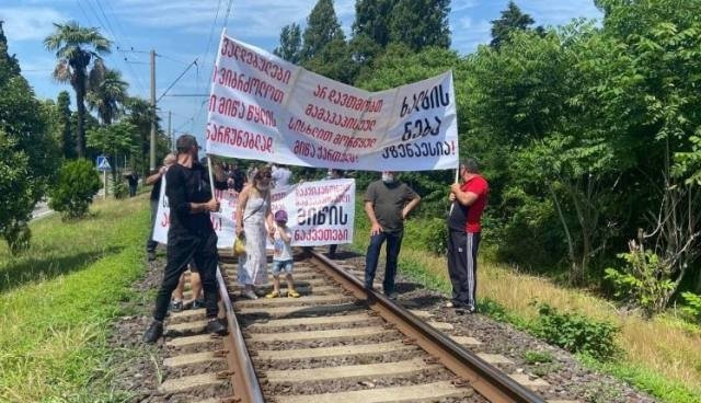 საპროტესტო აქცია ქობულეთში – აქტივისტები მიწის გასხვისებას აპროტესტებენ