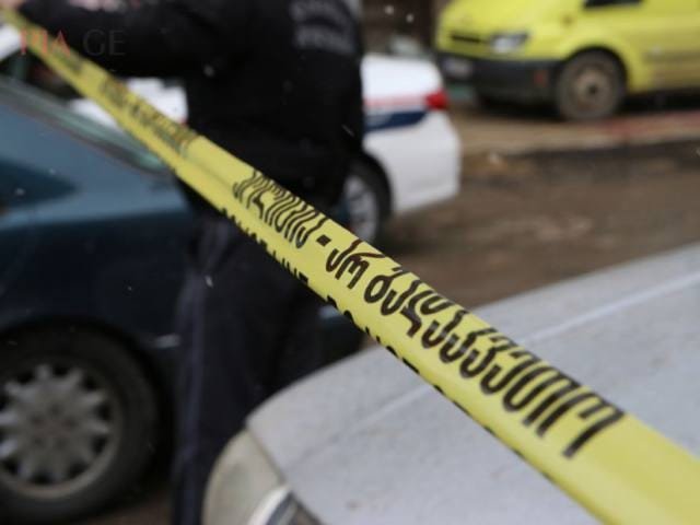 ორი ადამიანი ეზოში შემოვარდა და დანით დაჩეხეს – სისხლიან გარჩევის ახალი დეტალები