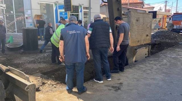 დაზიანებული მილიდან ბუნებრივი აირი ჟონავს – რა ხდება ბათუმში