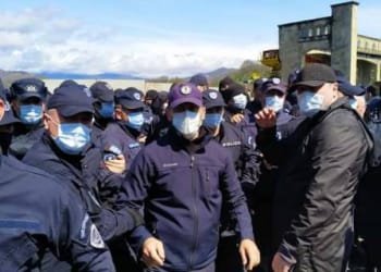 სოფელ ტვიშში – რიონის ხეობის მცველები და სამართალდამცველები ერთმანეთს დაუპირისპირდნენ