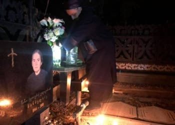 საფლავზე გასვლა უფრო რთული და მტკივნეული იყო – როგორ მოახერხა მაკა სულაძემ გარდაცვილი დედის საფლავზე მისვლ (+ფოტო)ა