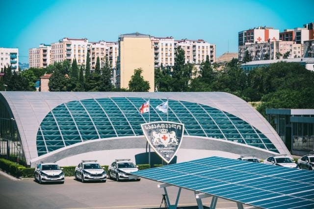 შინაგან საქმეთა სამინისტროს ავტოსადგომზე მზის ენერგიის ელექტრო სადგური გაიხსნა (+ ფოტო )
