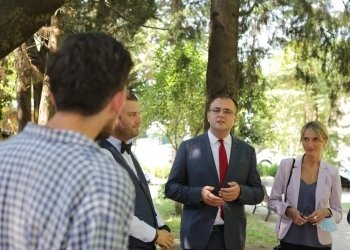 მსჯავრდებულები ქუთაისში სკვერის მოვლა-დასუფთავებაზე იზრუნებენ