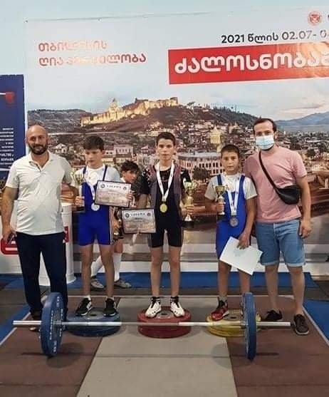15 წლის ხონელი ძალოსანი თბილისის ღია პირველობის ოქროს მედალოსანია